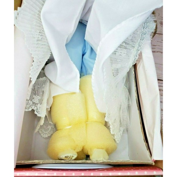 Vintage Paradise Galleries Treasury Collection Porcelain Sleeping Beauty Doll - Picture 10 of 12